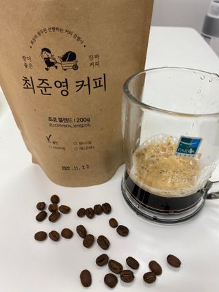 소담스퀘어 상암 최준영 커피 초코 블렌드(홀빈/드립분쇄 택 1) — 5점을 준 리뷰어가 2022년 11월 올린 사용 사진
