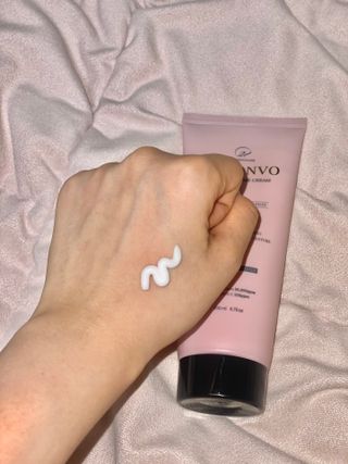 오투에니원 인컨보 바디 퍼퓸 크림 200ml — 5점을 준 리뷰어가 2023년 2월 올린 사용 사진