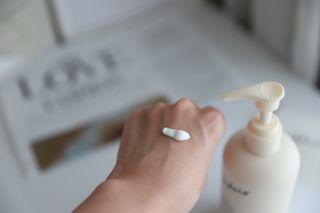 [위켄더스] 끈적임 없이 수분감을 채워주는 핸드& 바디로션 1종 랜덤발송 — 4.5점을 준 리뷰어가 2022년 4월 올린 사용 사진