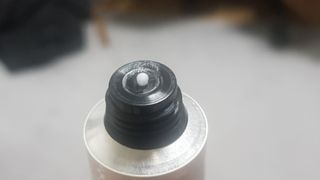 멈칫(MUMCHIT) 넥퍼퓸 NECKPERFUME 2가지 향 — 5점을 준 리뷰어가 2021년 11월 올린 사용 사진