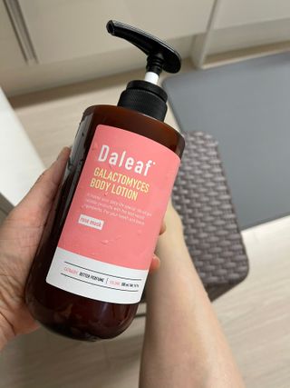 달리프 갈락토미세스 베러 퍼퓸 바디로션 로즈머스크 — 4.5점을 준 리뷰어가 2021년 2월 올린 사용 사진