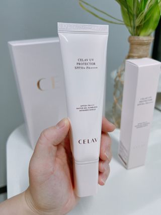 프리마인 선크림만 바꿨을 뿐인데 매일 물 2L챙겨먹고 기초케어 완벽하게 한 물빛피부 완성,셀라브UV프로텍터 — 5점을 준 리뷰어가 2023년 7월 올린 사용 사진