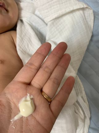 mom e 맘이 내추럴 베이비 케어 크림+바디오일 — 4점을 준 리뷰어가 2021년 1월 올린 사용 사진