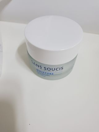 산수시 아쿠아 베네핏 24h 수부지 물광 속건조 수분크림 50ml — 5점을 준 리뷰어가 2021년 6월 올린 사용 사진