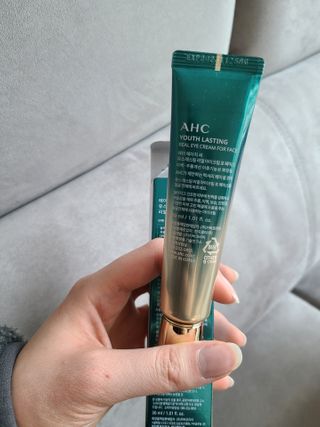 [NEW 탄력유턴 아이크림] AHC 유스 래스팅 리얼 아이크림 포 페이스 — 5점을 준 리뷰어가 2021년 2월 올린 사용 사진