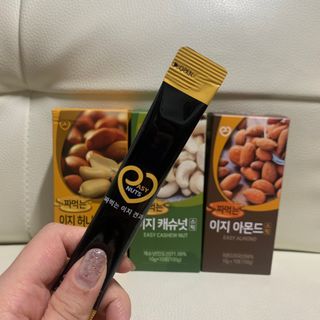 짜먹는 이지견과 짜먹는 이지아몬드, 짜먹는 이지허니피넛, 짜먹는 이지캐슈넛 각 10g X  10포 — 5점을 준 리뷰어가 2021년 2월 올린 사용 사진
