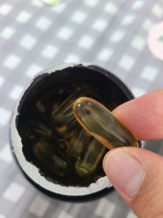 서울약사신협 네이처픽_알티지오메가3_1,205mg x 180캡슐 — 4점을 준 리뷰어가 2021년 9월 올린 사용 사진