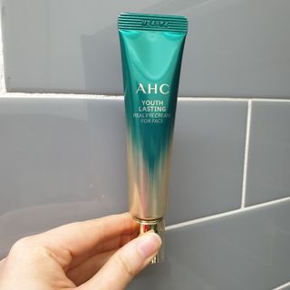 [NEW 탄력유턴 아이크림] AHC 유스 래스팅 리얼 아이크림 포 페이스 — 5점을 준 리뷰어가 2021년 3월 올린 사용 사진