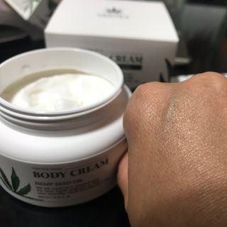 버텍스넘버원 버텍스 넘버원 햄프씨드오일 핸드밤, 바디크림 — 5점을 준 리뷰어가 2022년 3월 올린 사용 사진