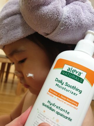 알레바 내츄럴 데일리 수딩 모이스처라이저럴 아기 로션 — 5점을 준 리뷰어가 2021년 2월 올린 사용 사진
