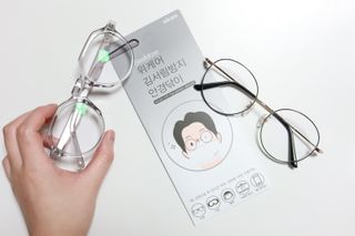 위케어 김서림방지 안경닦이 안티포그 극세사클리너 — 4점을 준 리뷰어가 2021년 2월 올린 사용 사진