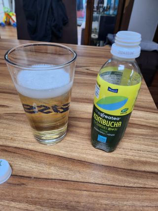 더그레잇티 콤부차 [매일유업] 더그레잇티 44kcal 콤부차 300ml *12개입 (오리지널 6개+베리리치 6개) — 4점을 준 리뷰어가 2023년 7월 올린 사용 사진