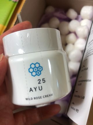 AYU25[아유트웬티파이브]다마스크로즈워터 베이스 천연 수분 촉촉 크림 — 5점을 준 리뷰어가 2021년 4월 올린 사용 사진