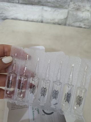 유니베르소 산소앰플 7일 집중케어 앰플 — 5점을 준 리뷰어가 2021년 4월 올린 사용 사진