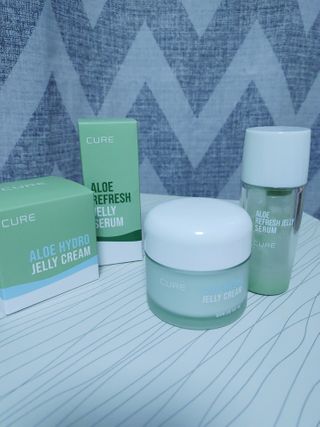 김정문알로에 큐어 큐어 알로에 리프레쉬 젤리 세럼, 큐어 알로에 하이드로 젤리 크림 — 3.5점을 준 리뷰어가 2021년 2월 올린 사용 사진