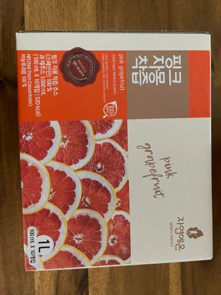 자연에온 핑크 자몽 착즙 100mL 10개입 1BOX +가 득담은 자몽 콜라겐 젤리스틱 1BOX — 4점을 준 리뷰어가 2021년 7월 올린 사용 사진
