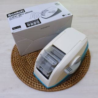 3M 한번의 터치로 깔끔하게 착! 원터치 테이프 디스펜서 — 5점을 준 리뷰어가 2023년 7월 올린 사용 사진