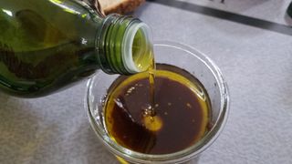 마에스트로 엑스트라버진 올리브 유 마에스트로 엑스트라버진 스페인 올리브유 — 5점을 준 리뷰어가 2022년 3월 올린 사용 사진