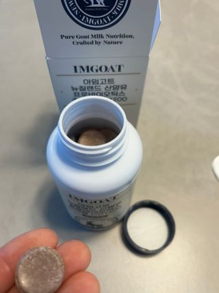 쿠팡 [아임고트] 뉴질랜드 산양유 프로바이오틱스 츄어블 코코아맛 — 5점을 준 리뷰어가 2025년 3월 올린 사용 사진