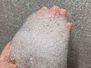 닥터시드 페퍼민트 앤 레몬 비건 비듬케어 쿨 탈모 샴푸 (1000ml) — 5점을 준 리뷰어가 2023년 7월 올린 사용 사진