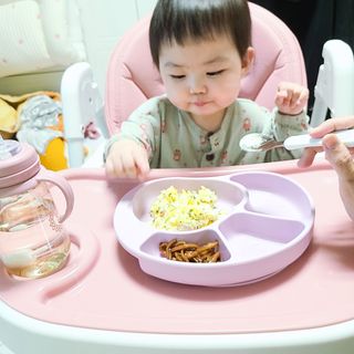 유비맘 캐릭터 실리콘 흡착 식판_색상 랜덤발송 — 5점을 준 리뷰어가 2021년 1월 올린 사용 사진