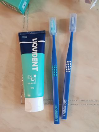 리퀴덴트 오랄케어 온가족용 리퀴덴트 더더 오랄케어 무불소 치약 + 임상시험완료 이중 미세 엠보싱 칫솔 올데이세트 — 5점을 준 리뷰어가 2020년 12월 올린 사용 사진