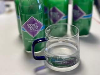 몽베스트 Montbest with Sparkling water Plain 20병 — 5점을 준 리뷰어가 2021년 11월 올린 사용 사진