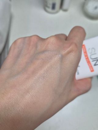 (구매평)스마트 스토어 구매평 _토아스 선 프로텍션 크림 혼합자차 선크림 50g — 5점을 준 리뷰어가 2025년 9월 올린 사용 사진