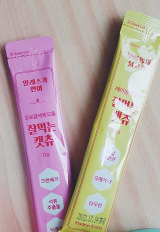페페로니 잘 먹는 캣츄 - 무항생제 닭고기 12개 + 알래스카 연어 12개 — 4점을 준 리뷰어가 2021년 7월 올린 사용 사진