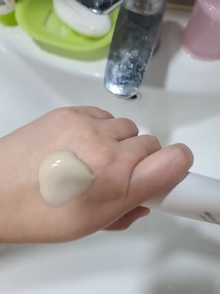 바디셀런스 벤토나이트 데일리 약산성 딥클렌징폼 120ml — 5점을 준 리뷰어가 2021년 12월 올린 사용 사진