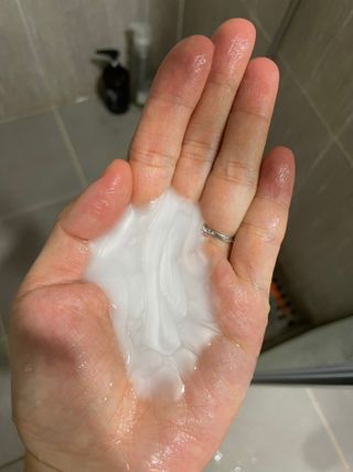 [HUREX] 휴렉스 볼류마이징 탈모완화 기능성 샴푸 150ml x 2개 — 4.5점을 준 리뷰어가 2021년 9월 올린 사용 사진