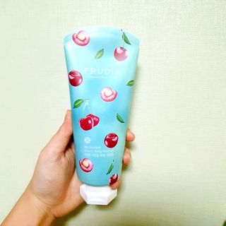[후르디아] 과즙 뿜뿜_체리 바디워시+바디에센스 세트 — 5점을 준 리뷰어가 2021년 1월 올린 사용 사진