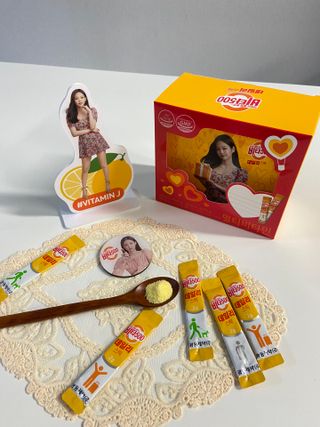 [광동제약] 비타500데일리스틱 제니 에디션60포&굿즈3종 — 5점을 준 리뷰어가 2021년 11월 올린 사용 사진