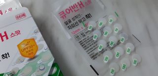 [큐어반H 스팟] 자외선 99프로 차단되는 스틱타입 스팟밴드(1팩 / 66매입) — 5점을 준 리뷰어가 2022년 11월 올린 사용 사진