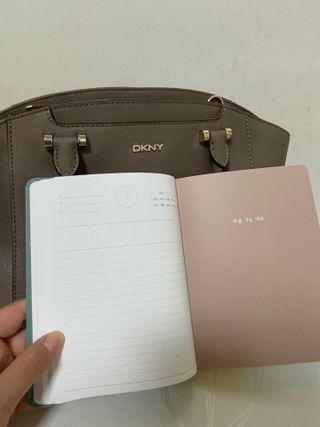 리훈 2024년 하고싶은말다이어리 만년형(위클리/데일리 중 택 1) — 3.5점을 준 리뷰어가 2023년 9월 올린 사용 사진