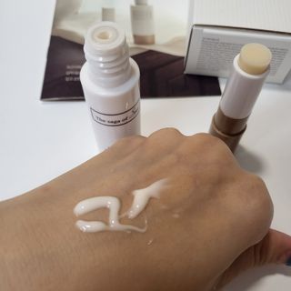 더사가오브수 [사가수] 효혜윤 보태니컬 에너지 에센스인로션 20ml /아이포올 스틱 3g — 5점을 준 리뷰어가 2023년 3월 올린 사용 사진