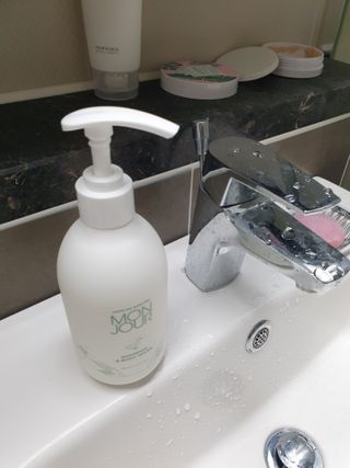 토박스코리아 몽쥬르 유아 샴푸앤워시 300ml — 5점을 준 리뷰어가 2021년 4월 올린 사용 사진