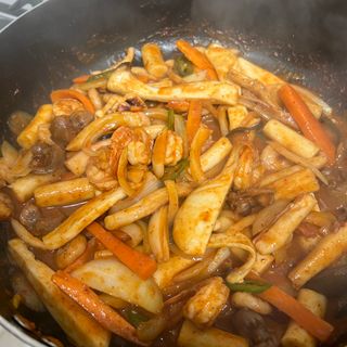 화끈한녀석들 새오똥400g 새우,오징어,똥집 볶음요리 소스,밀떡, 참기름 포함 — 4.5점을 준 리뷰어가 2022년 12월 올린 사용 사진