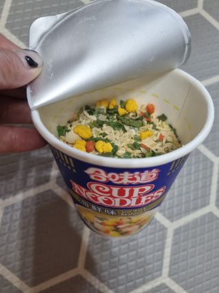 NISSIN 닛신 컵누들  4종 - 씨푸드오리지날, 씨푸드 스파이시, 씨푸드 커리, 씨푸드 XO소스 — 5점을 준 리뷰어가 2022년 3월 올린 사용 사진