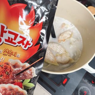 삼양냉동 [삼양] 얇은피불닭왕교자+얇은피까르보불닭왕교자 총4팩 — 5점을 준 리뷰어가 2021년 2월 올린 사용 사진