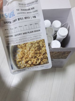 다미즐 [아이슈어] 맛있는 관리의 시작 그래놀라 풀믹스 쉐이크 4종 택 1/7일분/초콜릿, 고구마, 곡물, 바나나 — 5점을 준 리뷰어가 2021년 4월 올린 사용 사진