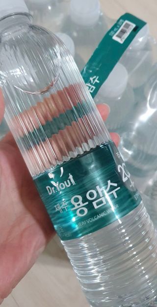 닥터유 제주용암수 닥터유 용암수 — 3.5점을 준 리뷰어가 2021년 8월 올린 사용 사진