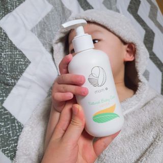 mom e 맘이 내추럴 베이비 케어 샴푸앤바스+로션 — 3점을 준 리뷰어가 2021년 1월 올린 사용 사진