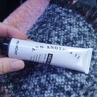 멈칫(MUMCHIT) 넥퍼퓸 NECKPERFUME 2가지 향 — 5점을 준 리뷰어가 2021년 11월 올린 사용 사진