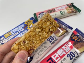 이지프로틴바 3종x각 2ea (고단백질바, 멀티단백질바, 식물성단백질바) — 5점을 준 리뷰어가 2024년 3월 올린 사용 사진