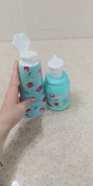 [후르디아] 과즙 뿜뿜_체리 바디워시+바디에센스 세트 — 5점을 준 리뷰어가 2020년 12월 올린 사용 사진