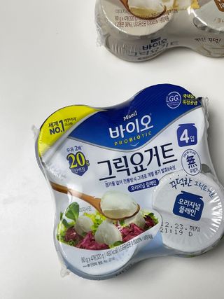 매일바이오 그릭요거트 오리지널 플레인 4개, 로스터리 커피믹스 4개 — 5점을 준 리뷰어가 2021년 12월 올린 사용 사진
