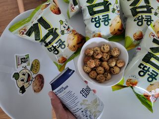 오리온 오징어땅콩의 짭짤고소 신제품, 구운김땅콩 — 5점을 준 리뷰어가 2022년 5월 올린 사용 사진