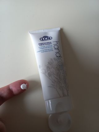 LCN(엘씨엔) LCN 리제너러티브 핸드크림 75ml 주름개선 고보습 재생핸드크림 — 5점을 준 리뷰어가 2022년 8월 올린 사용 사진