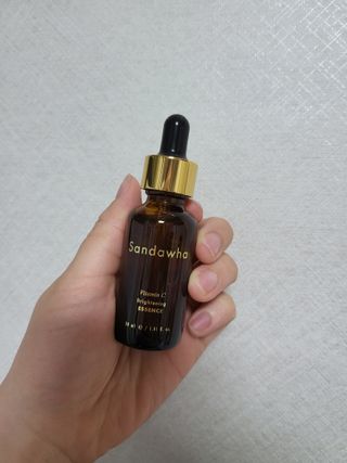 스킨큐어 산다화 비타민c 화이트닝 에센스 30ml — 5점을 준 리뷰어가 2022년 4월 올린 사용 사진